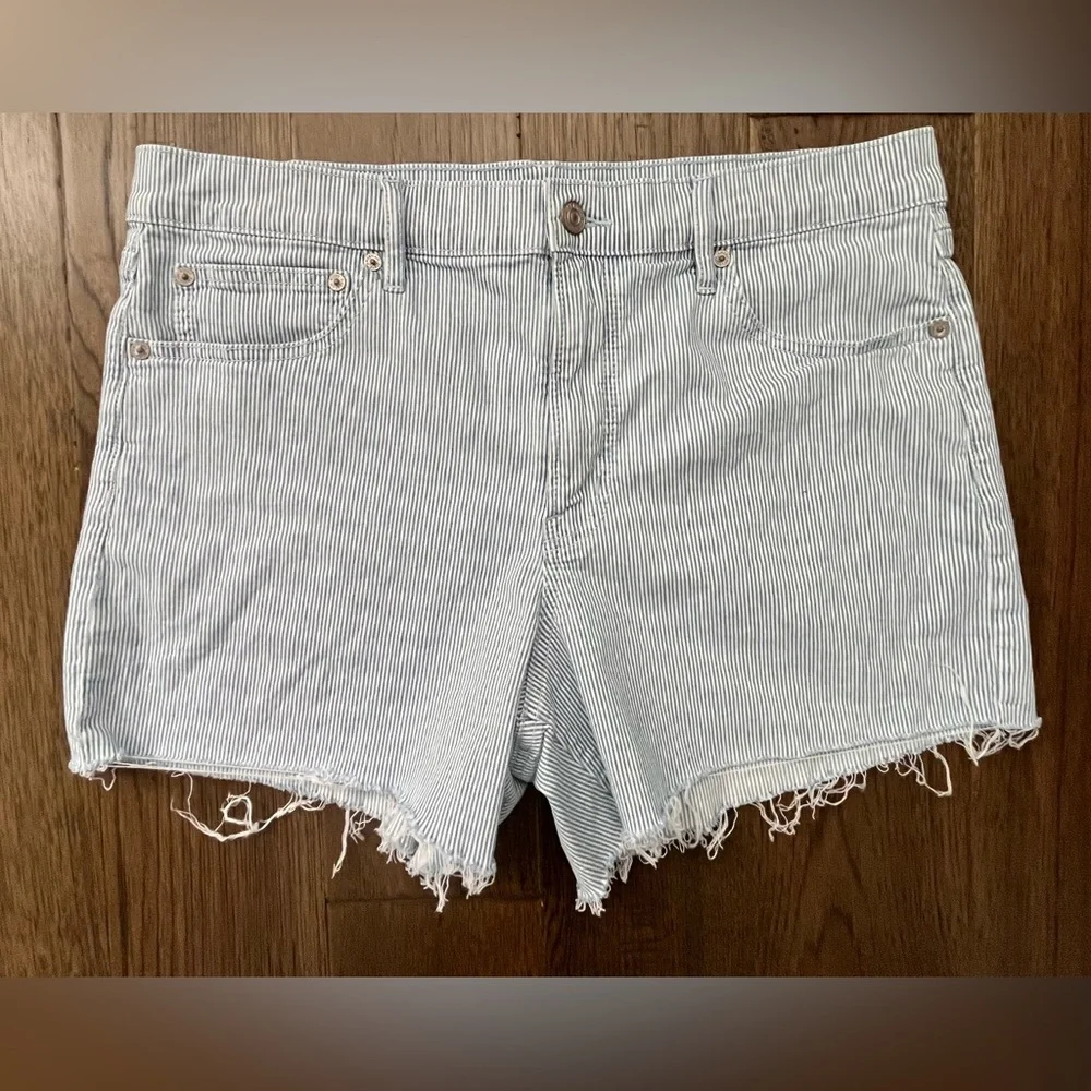 AMERICAN EAGLE Ne(x)t Level Stretch High-Waisted Striped Shorts - Size 12 - Picture 2 of 10